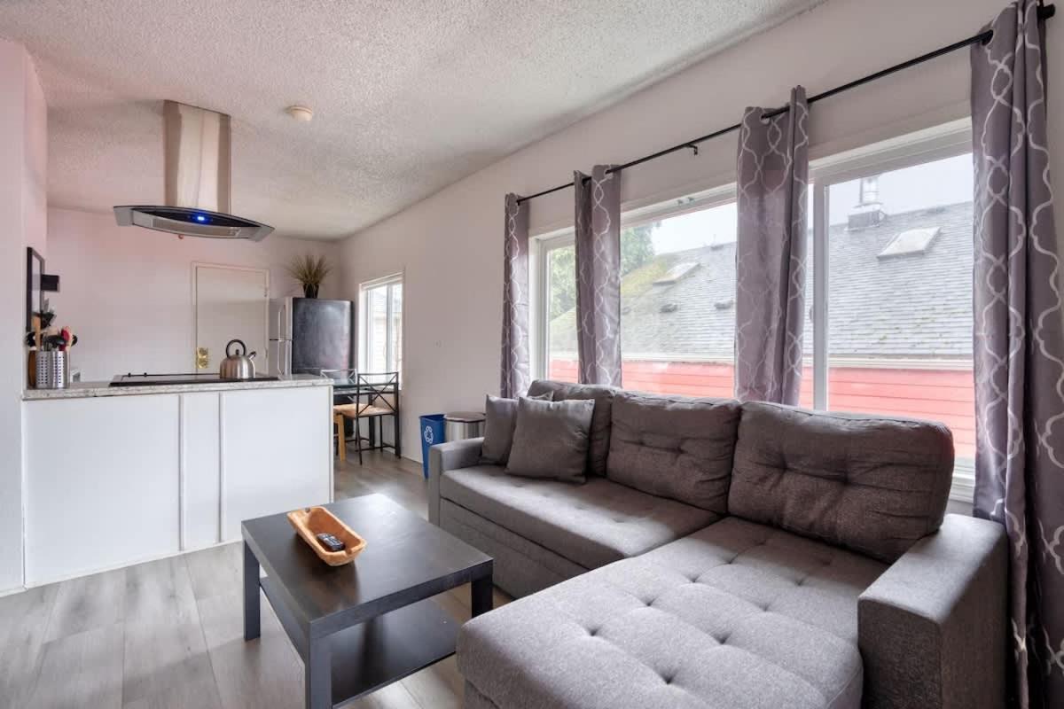 Collection - Spacious & Hip 1br With Access To Ne Apartment *