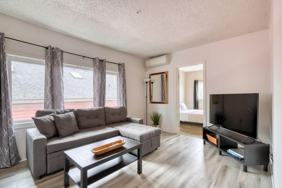 Collection - Spacious & Hip 1br With Access To Ne Apartment *